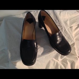 EUC navy Antonio Melani pumps